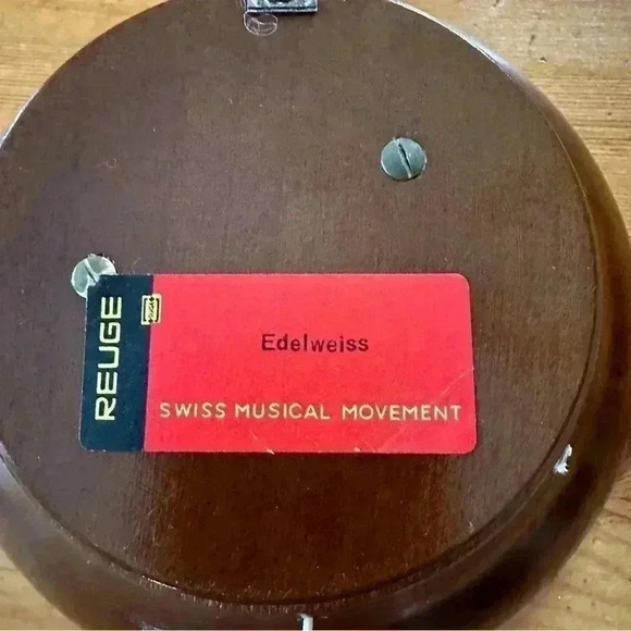 WONDERFUL ANTIQUE CARVED WOOD MUSIC BOX REUGE MOVEMENT HUMMEL HAPPY WANDERER - Picture 3 of 3